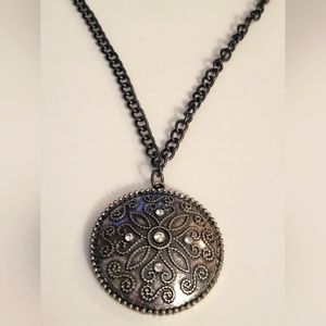 5for$25🥰 VINTAGE ESTATE bronze toned necklace Large Circle Crystal Rhinestones